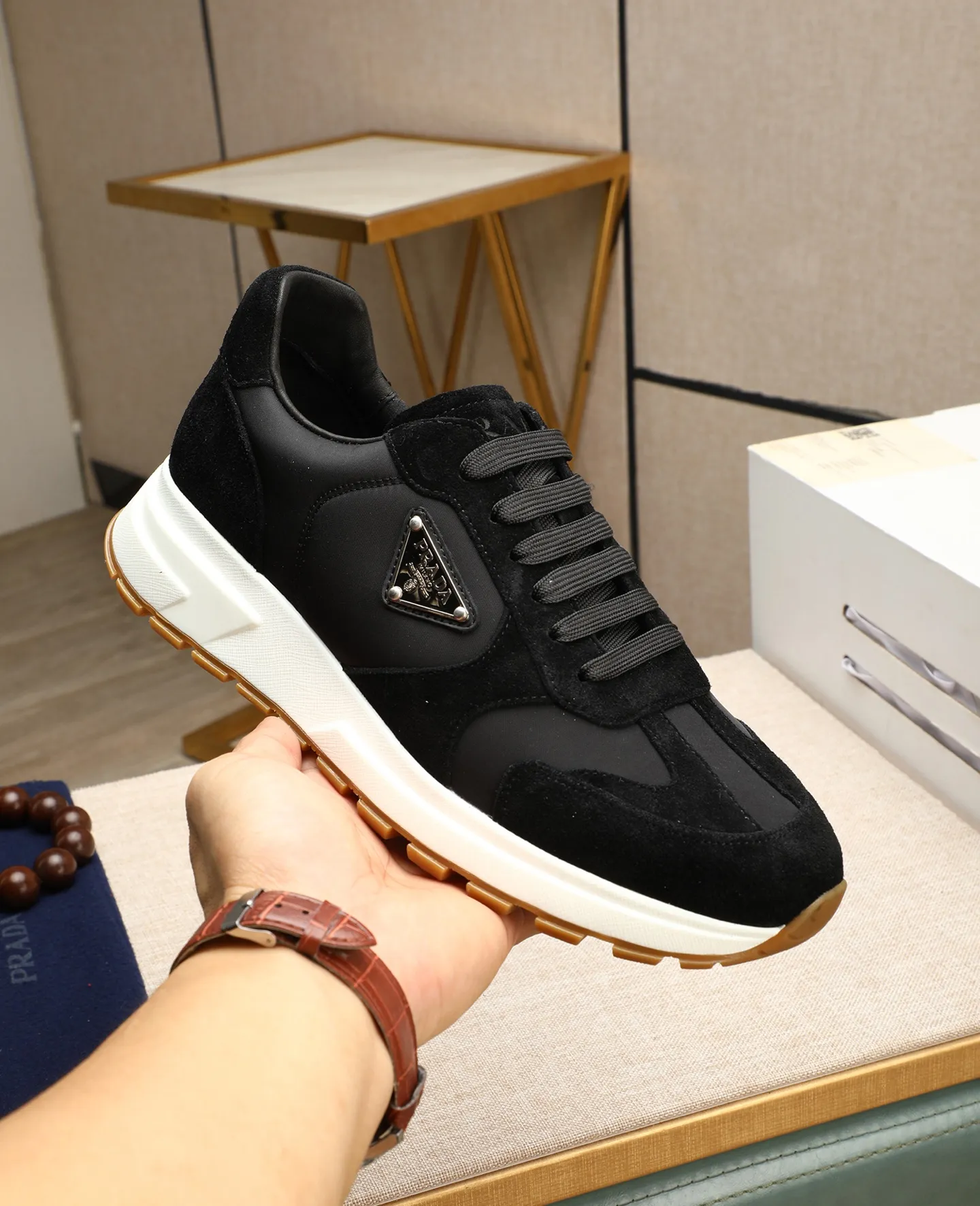 Men's shoes 💰600 Top quality New hot models on the official website, timeless for a century, 🆘 Trendy brand (Prada) mainly promotes hot models, avant-garde and versatile fashion men's shoes private version molding, cowhide surface splicing 1:1 oil edge treatment... fashionable and simple, original imported cowhide lining cowhide feet; the atmosphere and personality are more fashionable, eye-catching and pursuing class, it will subvert the old idea and be a must-have for fashion trendsetters with you! Must keep it for yourself! High-end comfort, high-end quality workmanship. Size: 38-44 Various colors available. full package
